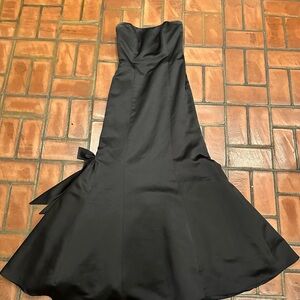 Couture Collection Chic Strapless Black Evening Dress
Sz 4